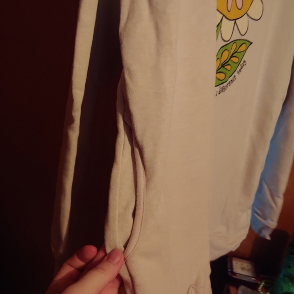 HP •Natural Life • Cute VSCO Women's Tan Crewneck Daisy Pocket Sweatshirt Medium - Picture 12 of 16